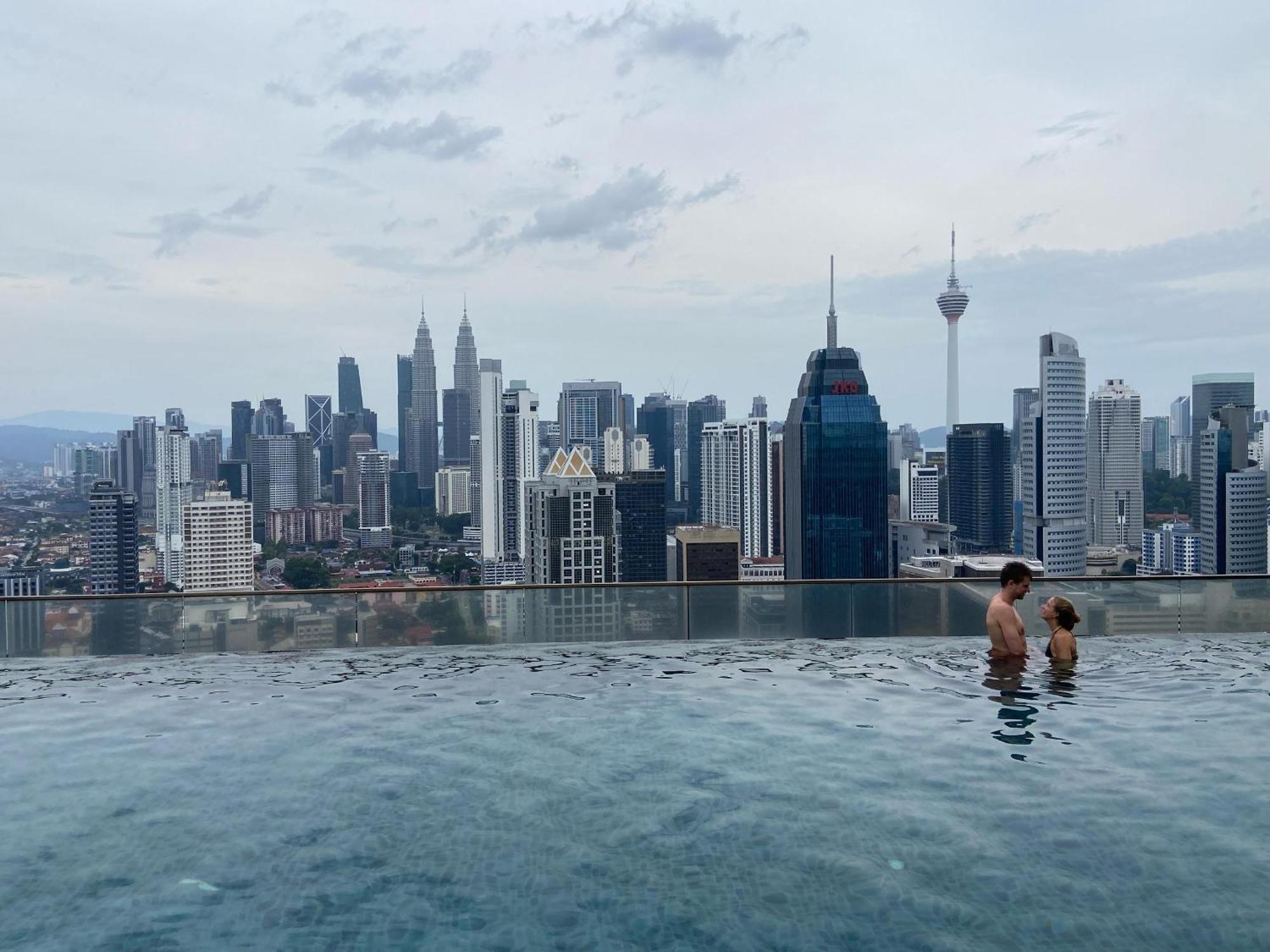 Skypool Kl Free Infinity Pool Over كوالالمبور المظهر الخارجي الصورة